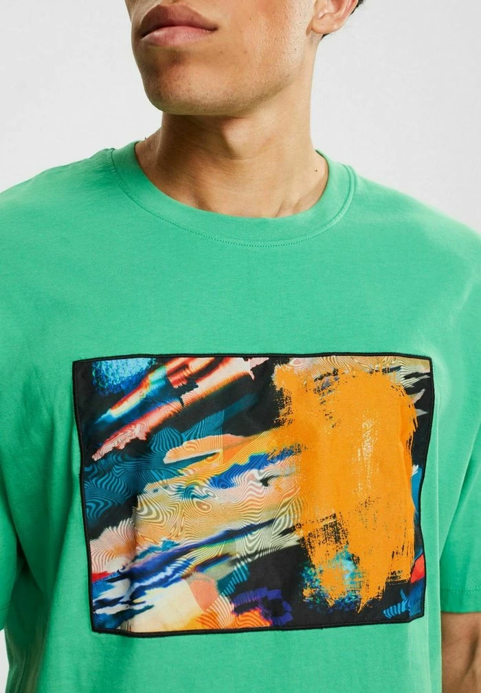 Edc By Esprit MIT GROSSEM AUFNÄHER - Print T-shirt - Green 4 Edc By Esprit MIT GROSSEM AUFNÄHER - Print T-shirt - Green - Image 4