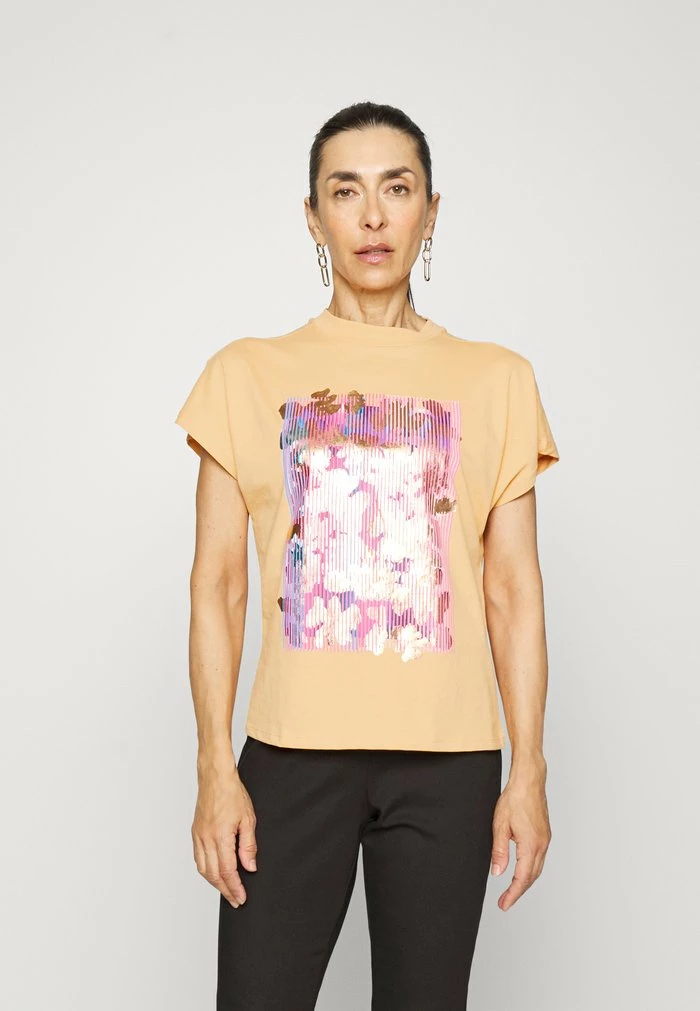 Edc By Esprit MOCKNECK - Print T-shirt - Peach 1 Edc By Esprit MOCKNECK - Print T-shirt - Peach