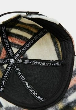 Edc By Esprit Cap - Off White -edc by Esprit Shop 75017745ee7040d8aabfcc301ea5a75b