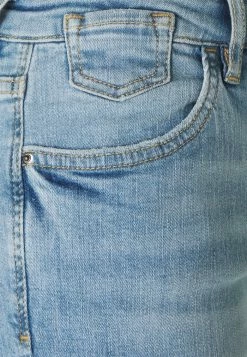 Edc By Esprit CAPRI - Denim Shorts - Blue Light Wash -edc by Esprit Shop 98c576ff9c494d93b0d62425fd8900c6