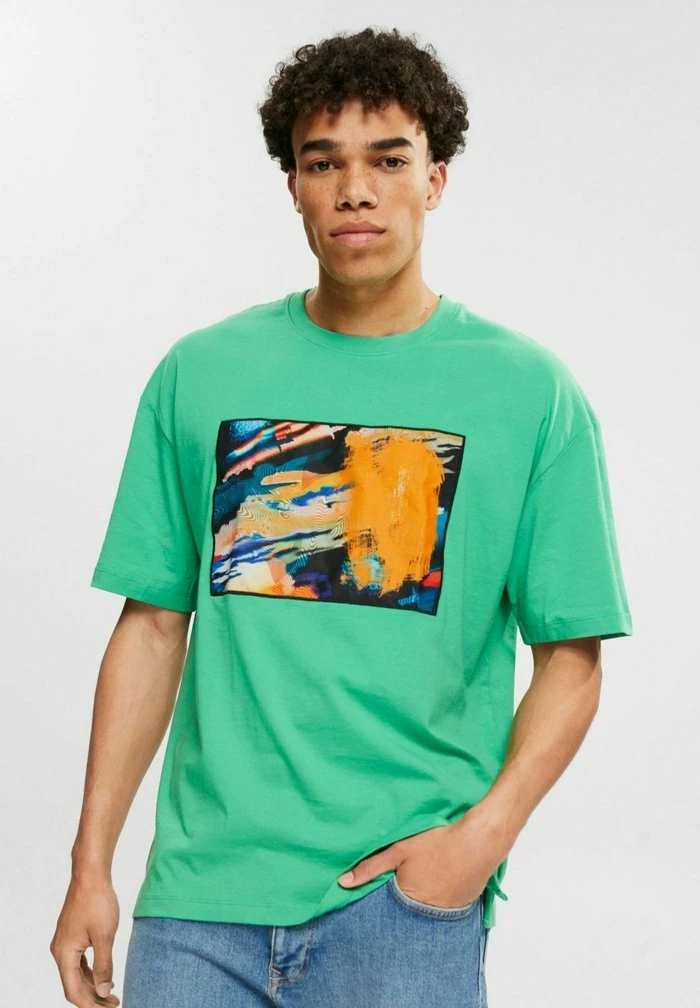 Edc By Esprit MIT GROSSEM AUFNÄHER - Print T-shirt - Green 1 Edc By Esprit MIT GROSSEM AUFNÄHER - Print T-shirt - Green