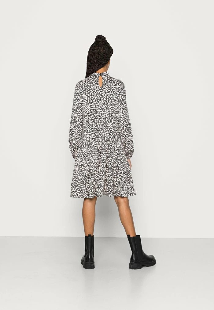 Edc By Esprit CREPE - Jersey Dress - Dusty Nude 3 Edc By Esprit CREPE - Jersey Dress - Dusty Nude - Image 3