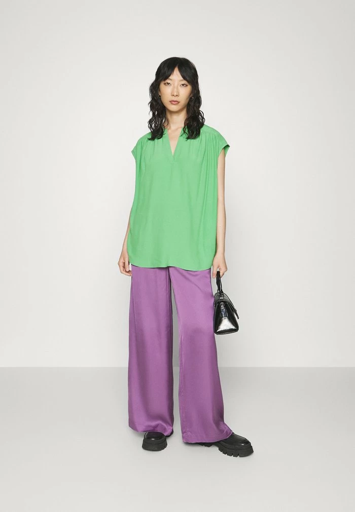 Edc By Esprit SLUB V NECK - Basic T-shirt - Green 2 Edc By Esprit SLUB V NECK - Basic T-shirt - Green - Image 2